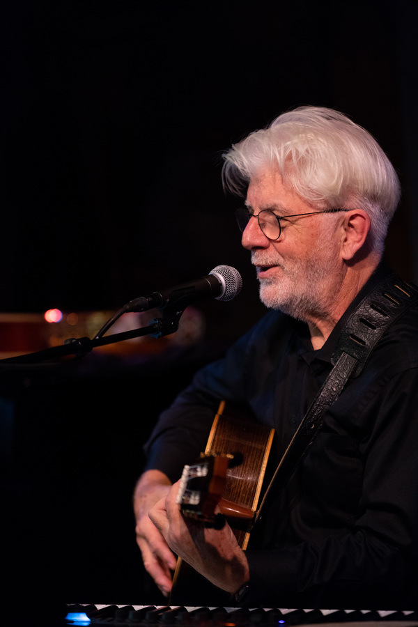 Photo Flash: Michael McDonald Makes Cafe Carlyle Debut! Image
