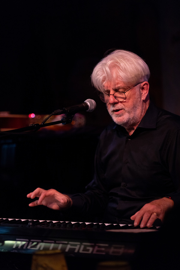 Photo Flash: Michael McDonald Makes Cafe Carlyle Debut! Image