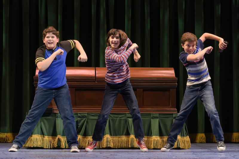 Review: FUN HOME at TheatreWorks Silicon Valley puts the home and the heart in dysfunction Image