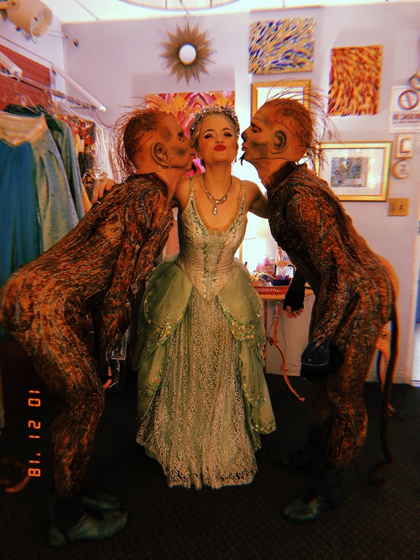 BWW Exclusive: One Short Day with WICKED's Amanda Jane Cooper! Image