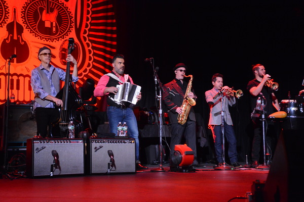 Photo Coverage: THE MAVERICKS Play Tarrytown Music Hall Image
