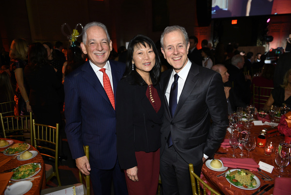 Photo Flash: Leslie Odom, Jr. Performs at NewYork-Presbyterian's Amazing Kids, Amazing Care Dinner Image
