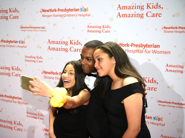 Photo Flash: Leslie Odom, Jr. Performs at NewYork-Presbyterian's Amazing Kids, Amazing Care Dinner Image