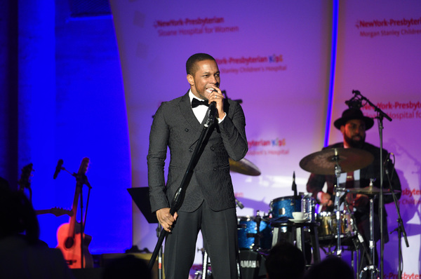 Photo Flash: Leslie Odom, Jr. Performs at NewYork-Presbyterian's Amazing Kids, Amazing Care Dinner Image