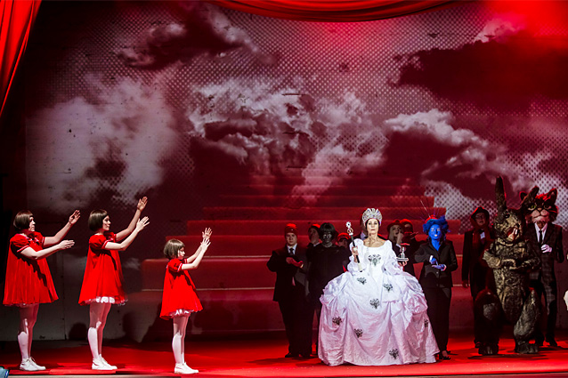 Review: RUN, ALICE, RUN at Taganka Theatre - Alice Ran to Moscow And It Is Awesome 