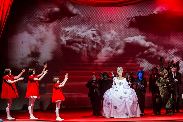 Review: RUN, ALICE, RUN at Taganka Theatre - Alice Ran to Moscow And It Is Awesome Image