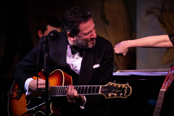 Photo Flash: John Pizzarelli & Jessica Molaskey Take the Stage at Café Carlyle Image