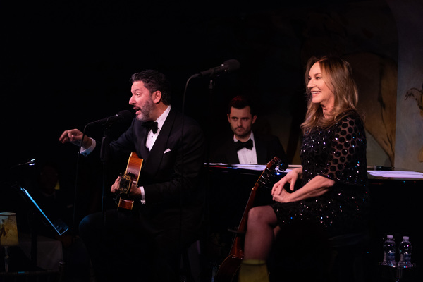 Photo Flash: John Pizzarelli & Jessica Molaskey Take the Stage at Café Carlyle Image