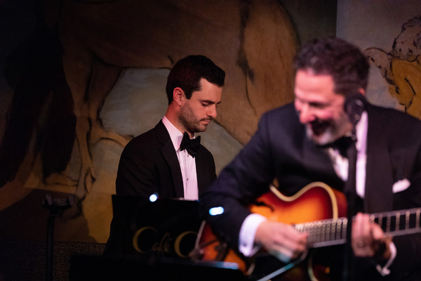 Photo Flash: John Pizzarelli & Jessica Molaskey Take the Stage at Café Carlyle Image