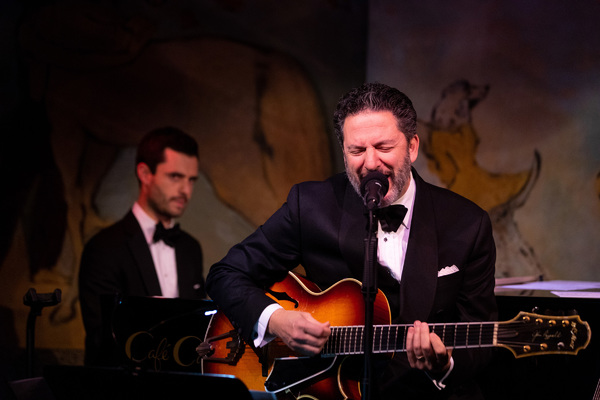 Photo Flash: John Pizzarelli & Jessica Molaskey Take the Stage at Café Carlyle Image