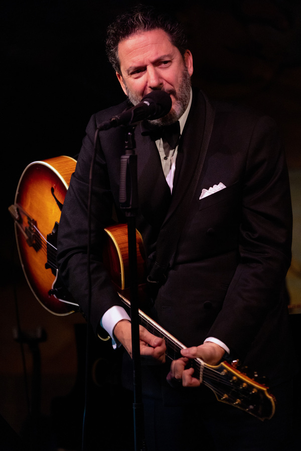 Photo Flash: John Pizzarelli & Jessica Molaskey Take the Stage at Café Carlyle Image
