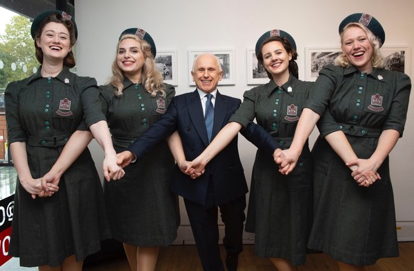 Wayne Sleep with the Bella Donnas Photo