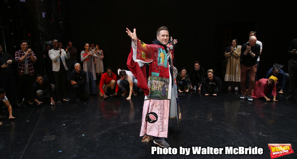 Exclusive Photo Coverage: Marty Lawson Receives the Legacy Robe for KING KONG! Image
