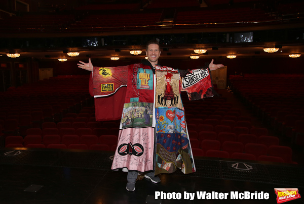 Exclusive Photo Coverage: Marty Lawson Receives the Legacy Robe for KING KONG! Image