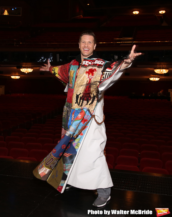 Exclusive Photo Coverage: Marty Lawson Receives the Legacy Robe for KING KONG! Image