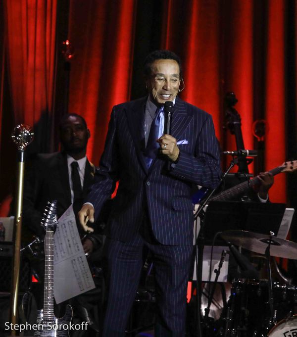 Photo Coverage: Billy Crystal Presented Friars Icon Award by Robert De Niro Image