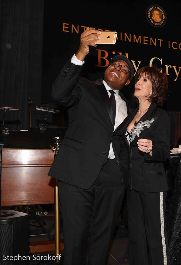 Photo Coverage: Billy Crystal Presented Friars Icon Award by Robert De Niro Image