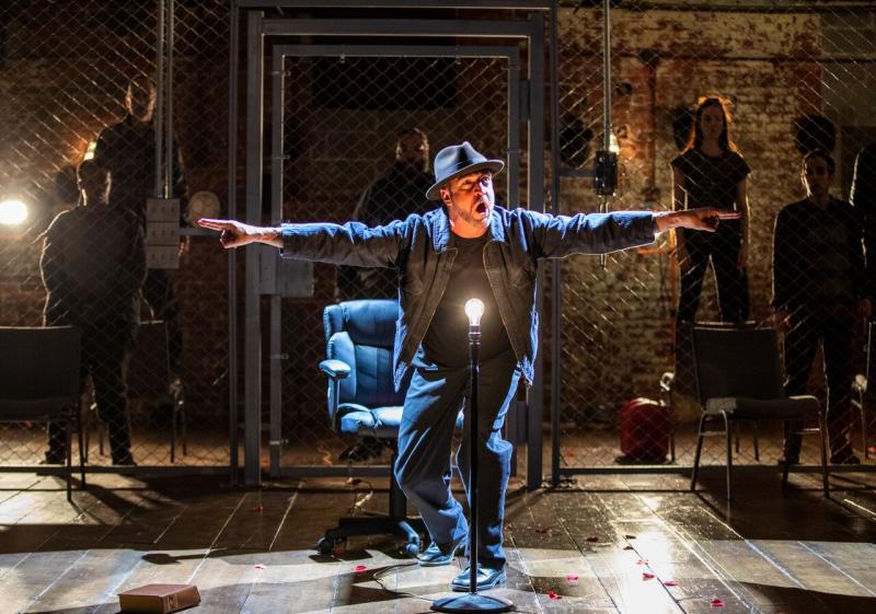 Review: Raul Esparza Is Bertolt Brecht's Symbolic Crime Boss in THE RESISTIBLE RISE OF ARTURO UI  Image