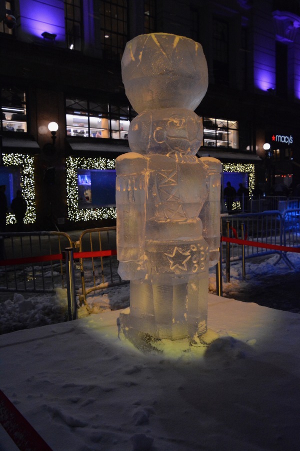 Photo Coverage: Macy's Herald Square Unveils Christmas Windows Image