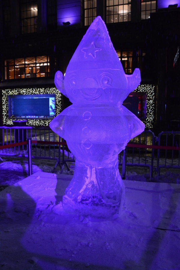 Photo Coverage: Macy's Herald Square Unveils Christmas Windows Image