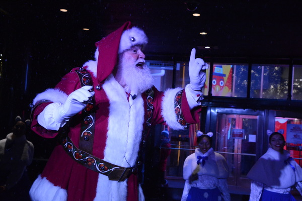 Photo Coverage: Macy's Herald Square Unveils Christmas Windows Image