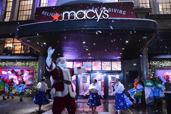 Photo Coverage: Macy's Herald Square Unveils Christmas Windows Image
