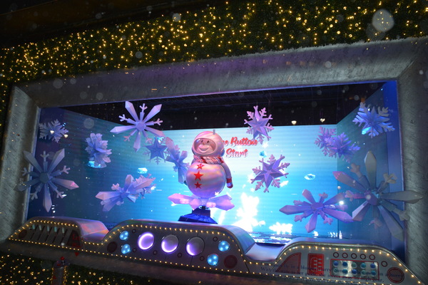 Photo Coverage: Macy's Herald Square Unveils Christmas Windows Image