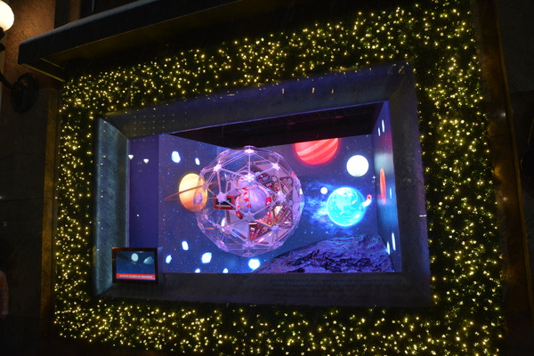 Photo Coverage: Macy's Herald Square Unveils Christmas Windows Image
