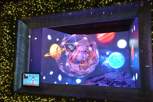 Photo Coverage: Macy's Herald Square Unveils Christmas Windows Image