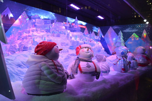 Photo Coverage: Macy's Herald Square Unveils Christmas Windows Image