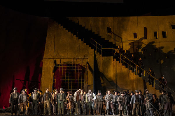 Photo Flash: Lyric Opera of Chicago Presents IL TROVATORE Image