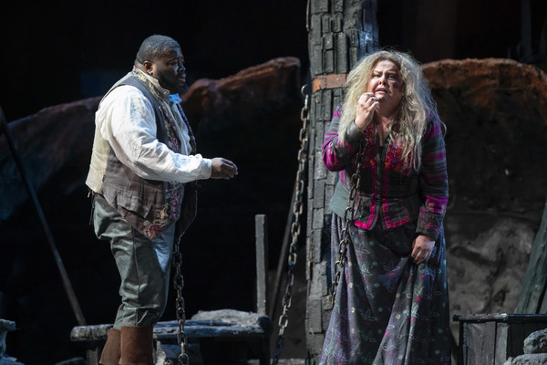 Photo Flash: Lyric Opera of Chicago Presents IL TROVATORE Image