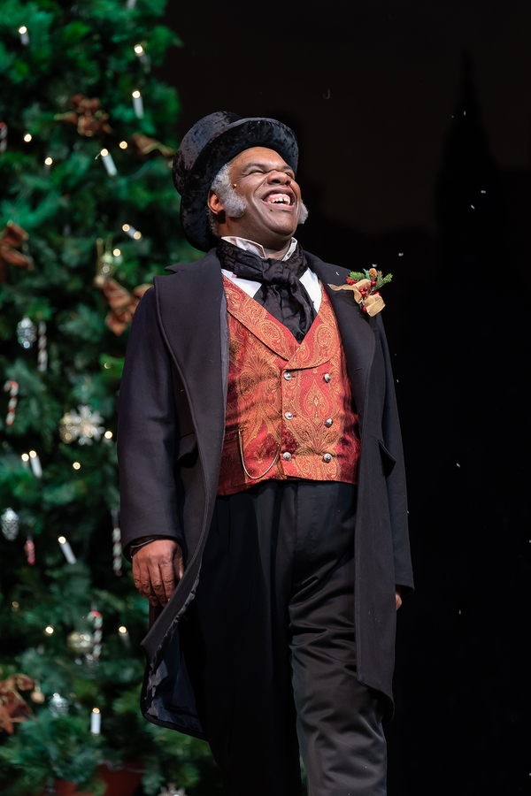 Photo Flash: A CHRISTMAS CAROL Returns to Ford's Theatre For The Holiday Season Image