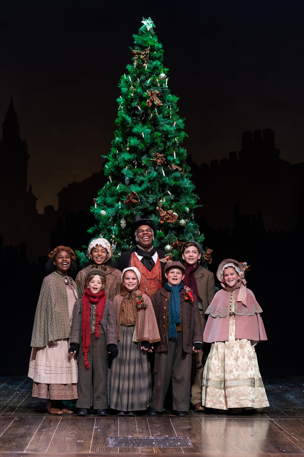 Photo Flash: A CHRISTMAS CAROL Returns to Ford's Theatre For The Holiday Season Image