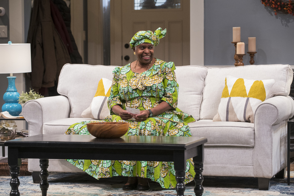 Photo Flash: First Look at Steppenwolf's FAMILIAR Image