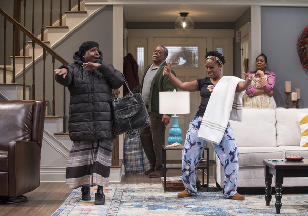 Photo Flash: First Look at Steppenwolf's FAMILIAR Image