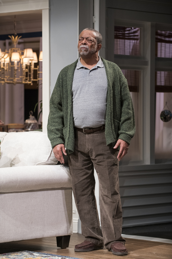 Photo Flash: First Look at Steppenwolf's FAMILIAR Image