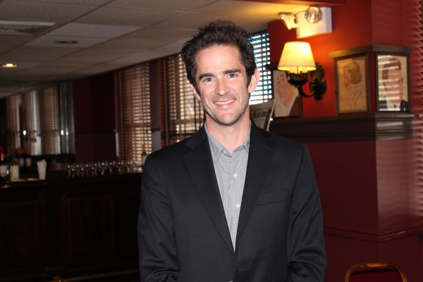 Wake Up With BWW 11/26: CELEBRITY AUTOBIOGRAPHY Begins, and More! Image