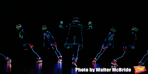 Photo Coverage: The Stars of THE ILLUSIONISTS - MAGIC OF THE HOLIDAYS Meet The Press! Image