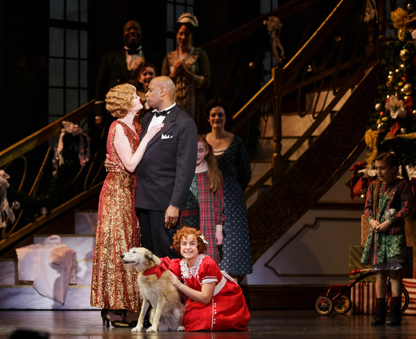 Photo Flash: Get A First Look At 5th Avenue Theatre's New Production Of ANNIE Image