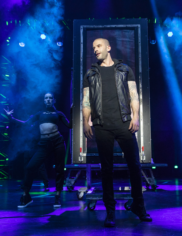 Photo Flash: THE ILLUSIONISTS Bring Holiday Magic to Broadway Image