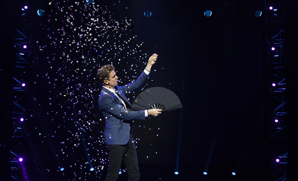 Photo Flash: THE ILLUSIONISTS Bring Holiday Magic to Broadway Image