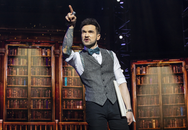 Photo Flash: THE ILLUSIONISTS Bring Holiday Magic to Broadway Image