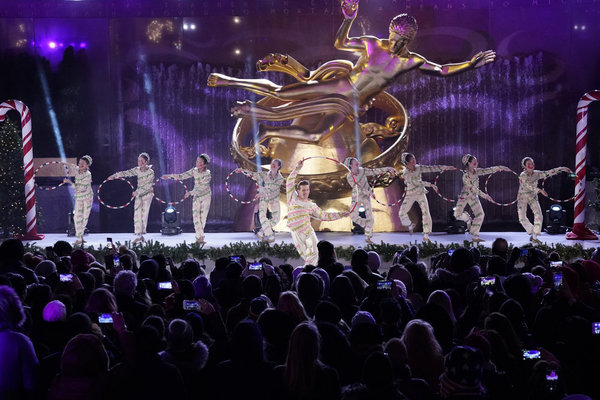 Photo Coverage: See Billy Porter, Diana Ross Perform at CHRISTMAS IN ROCKEFELLER CENTER 