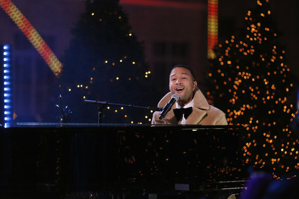 Photo Coverage: See Billy Porter, Diana Ross Perform at CHRISTMAS IN ROCKEFELLER CENTER  Image