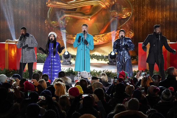Photo Coverage: See Billy Porter, Diana Ross Perform at CHRISTMAS IN ROCKEFELLER CENTER Image