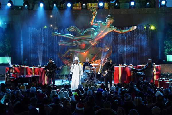 Photo Coverage: See Billy Porter, Diana Ross Perform at CHRISTMAS IN ROCKEFELLER CENTER  Image