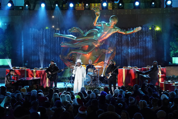 Photo Coverage: See Billy Porter, Diana Ross Perform at CHRISTMAS IN ROCKEFELLER CENTER Image