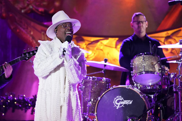 Photo Coverage: See Billy Porter, Diana Ross Perform at CHRISTMAS IN ROCKEFELLER CENTER Image