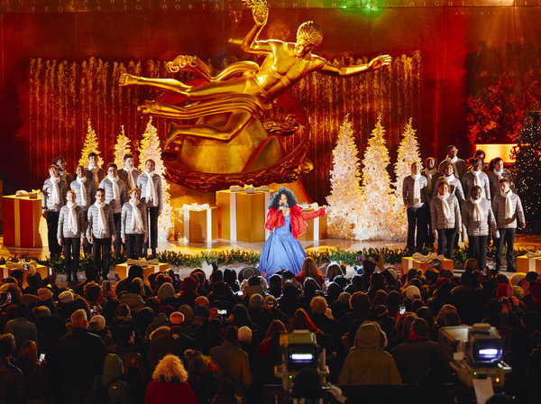 Photo Coverage: See Billy Porter, Diana Ross Perform at CHRISTMAS IN ROCKEFELLER CENTER Image